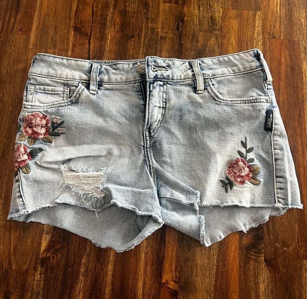 Silver Jeans Co. Aiko Short Floral Embroidered Distressed Cut-off Denim Shorts W